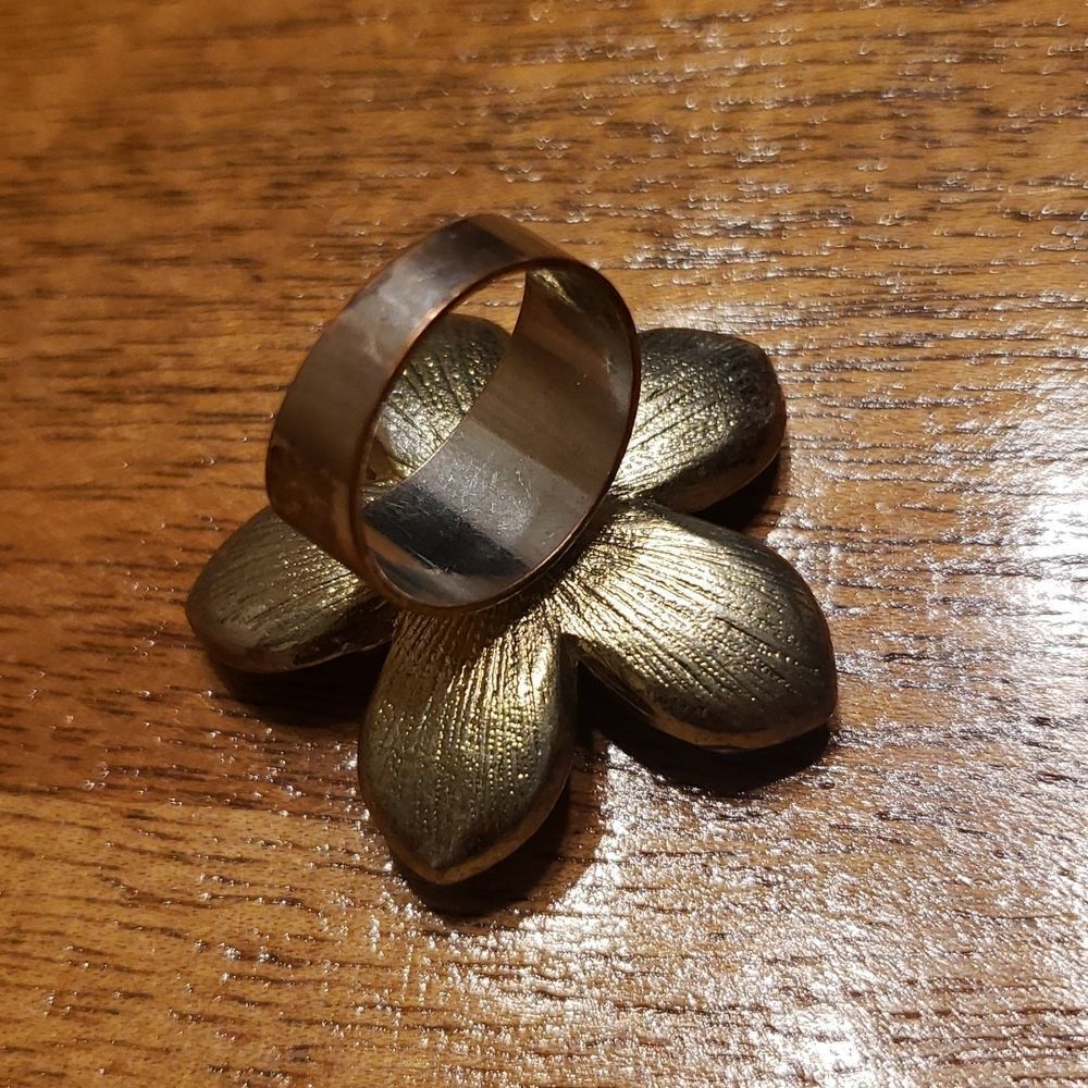 VNTG Spring Green Cloisonne Floral Cocktail Ring - Picture 3 of 6